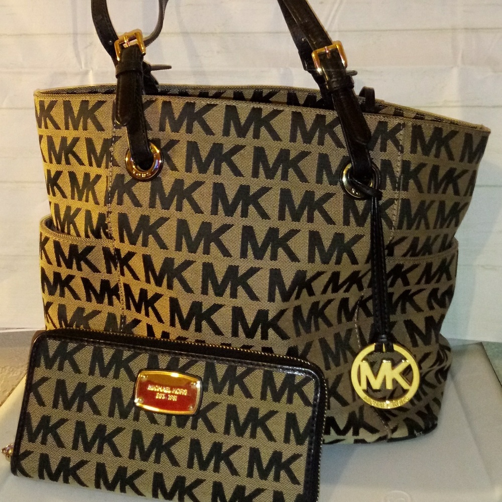 Michael Kors Jet Set bag and wallet